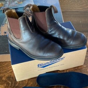 Blundstones chisel toe 6.5 AUS/9.5 US